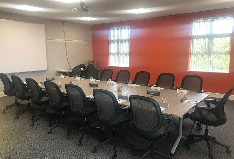 Wychwood Park Hotel And Golf Club