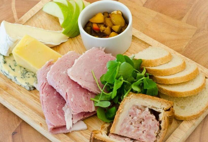 Norfolk Arms Hotel, Ringinglow