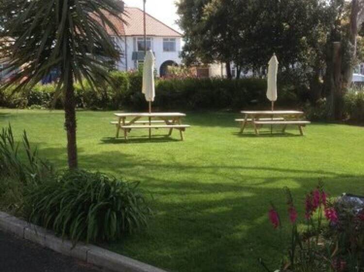 Pine Lodge Guest House