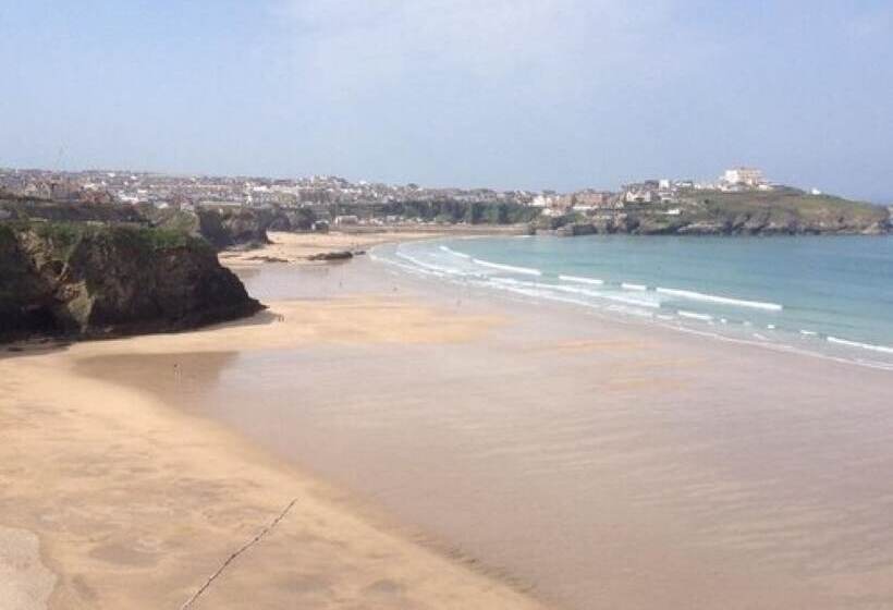 Pine Lodge Guest House