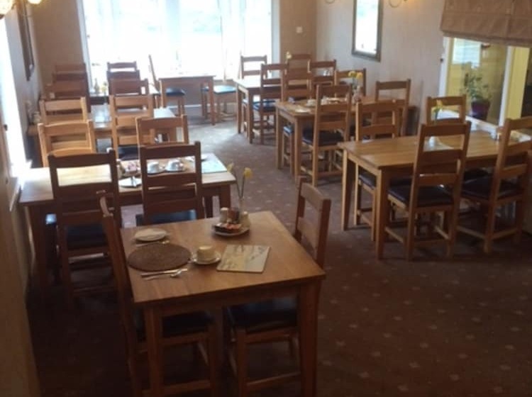 Pine Lodge Guest House