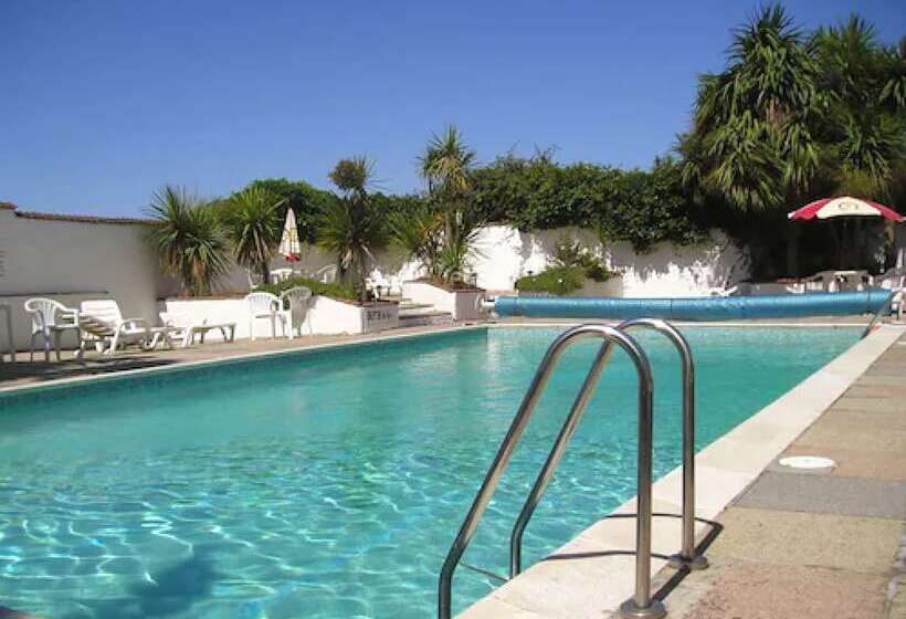 Pine Lodge Guest House