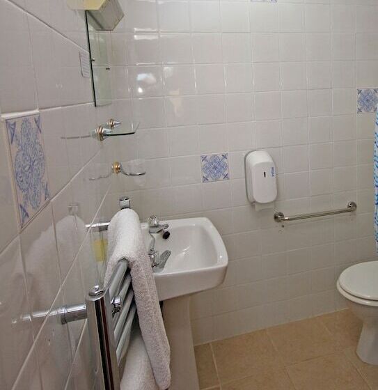 Pine Lodge Guest House