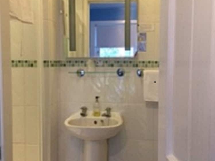 Pine Lodge Guest House