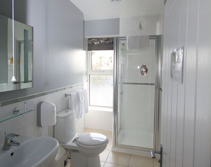 Pine Lodge Guest House