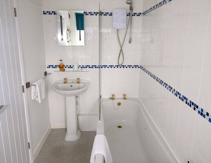 Pine Lodge Guest House