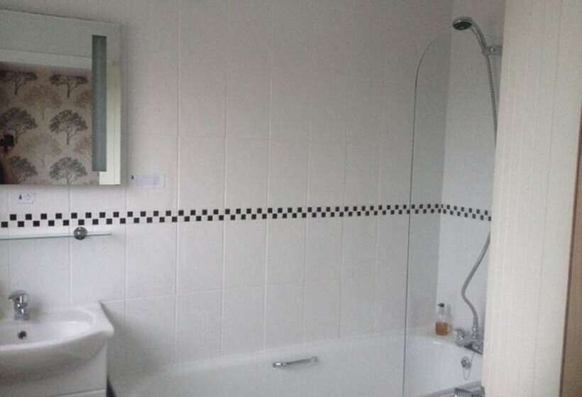 Pine Lodge Guest House