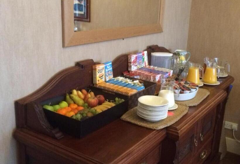 Pine Lodge Guest House