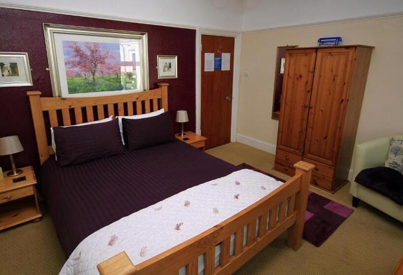 Pine Lodge Guest House