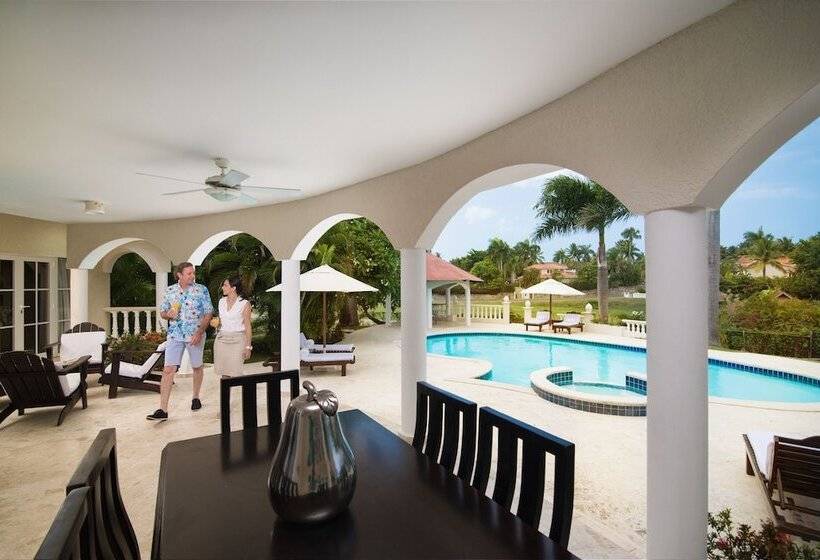 リゾートホテル Crown Villas 6 Bdrm