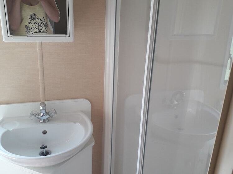 3 Bedroom Caravan At Thorness Bay