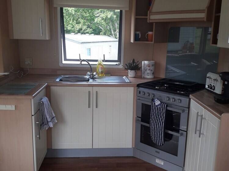3 Bedroom Caravan At Thorness Bay