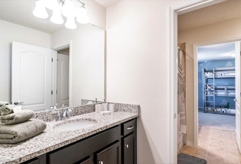 8 Bed Villa With Games, Pool & Spa