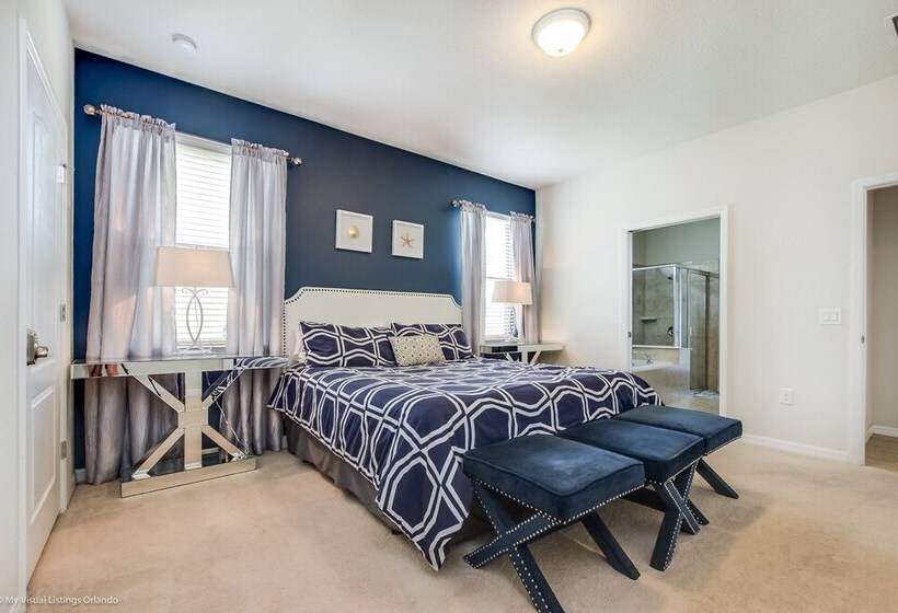 8 Bed Villa With Games, Pool & Spa