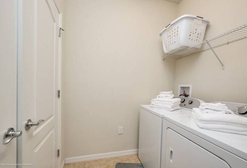 8 Bed Villa With Games, Pool & Spa