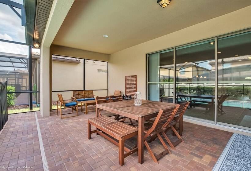 8 Bed Villa With Games, Pool & Spa