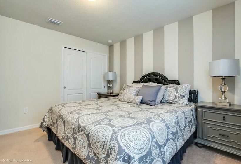 8 Bed Villa With Games, Pool & Spa