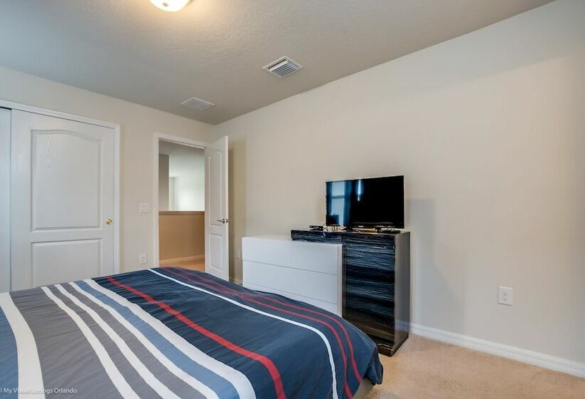 8 Bed Villa With Games, Pool & Spa