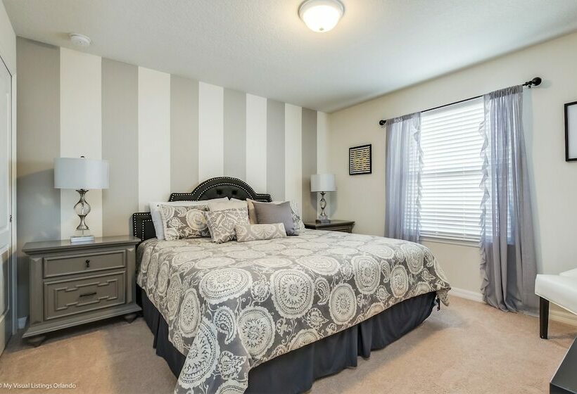 8 Bed Villa With Games, Pool & Spa