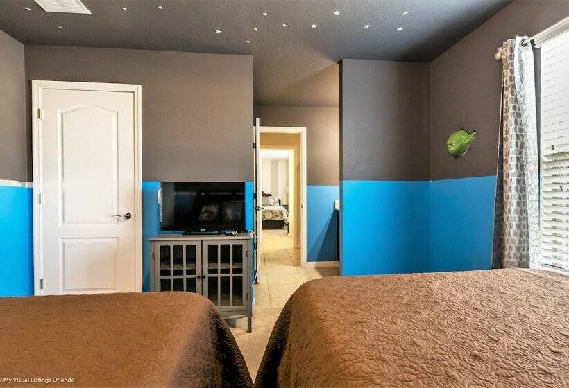 8 Bed Villa With Games, Pool & Spa