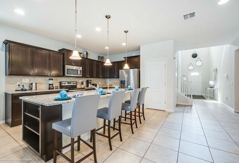 8 Bed Villa With Games, Pool & Spa