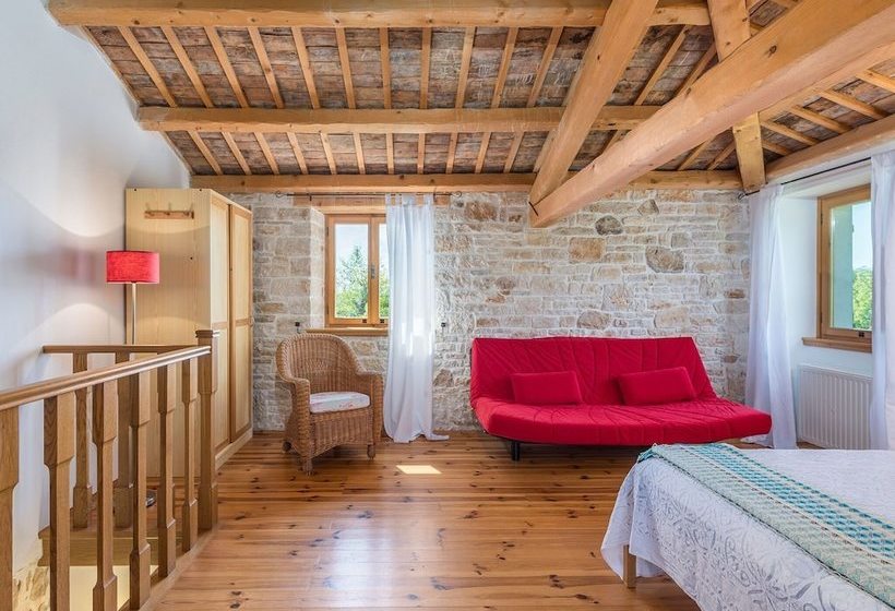 A Spacious Stone House With Heated Infinitypool, Only 20 Min. To The Sea