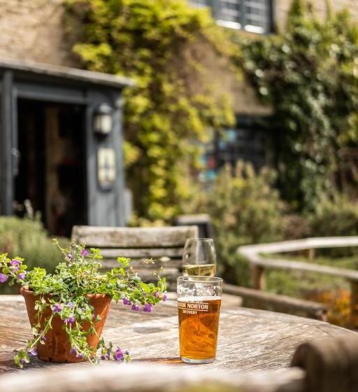 צימר The Bell At Sapperton