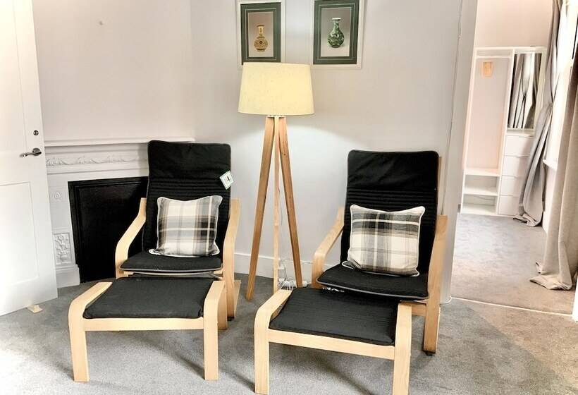 Bookeduk   Large Cosy Cottage