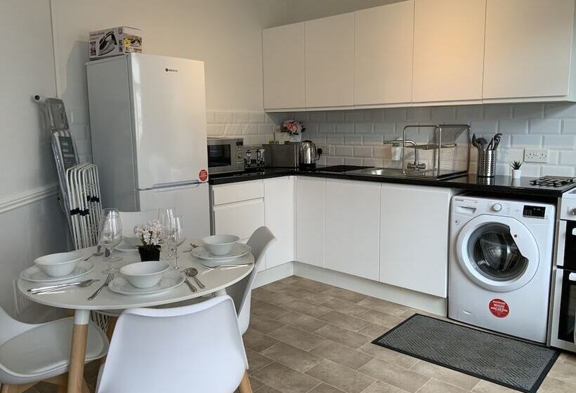 Bookeduk Large Cosy Cottage