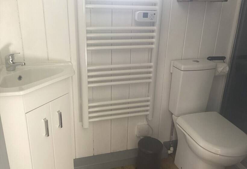 Charming Luxurious Rural Shepherds Hut