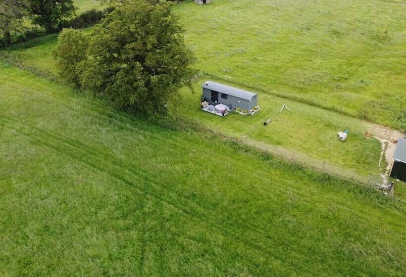 Charming Luxurious Rural Shepherds Hut