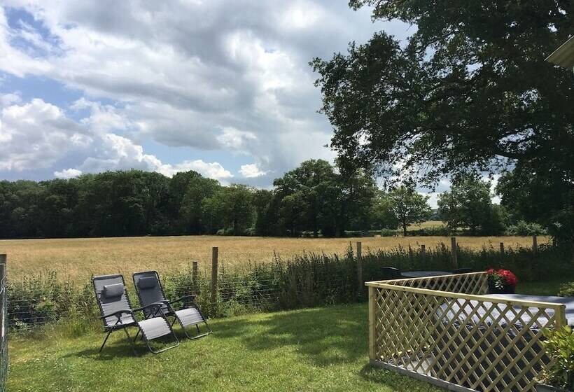 Charming Luxurious Rural Shepherds Hut