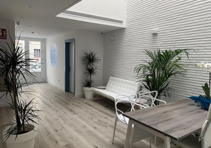 مسافرخانه Nerja Casual Rooms