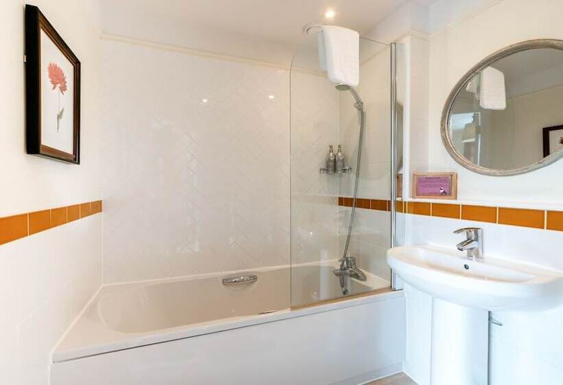 Хостел The Richard Onslow