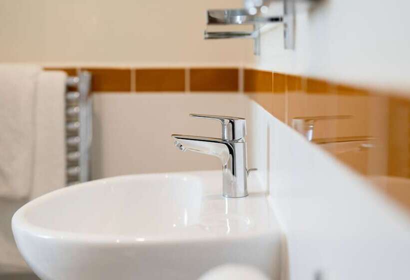 Хостел The Richard Onslow