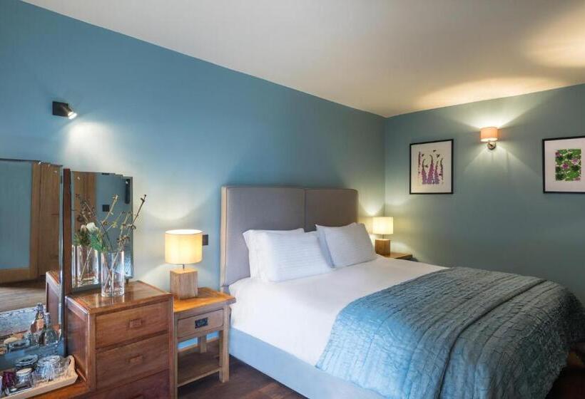 פונדק The Royal Oak Tetbury