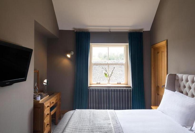 פונדק The Royal Oak Tetbury