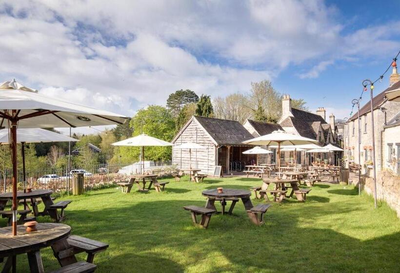 פונדק The Royal Oak Tetbury