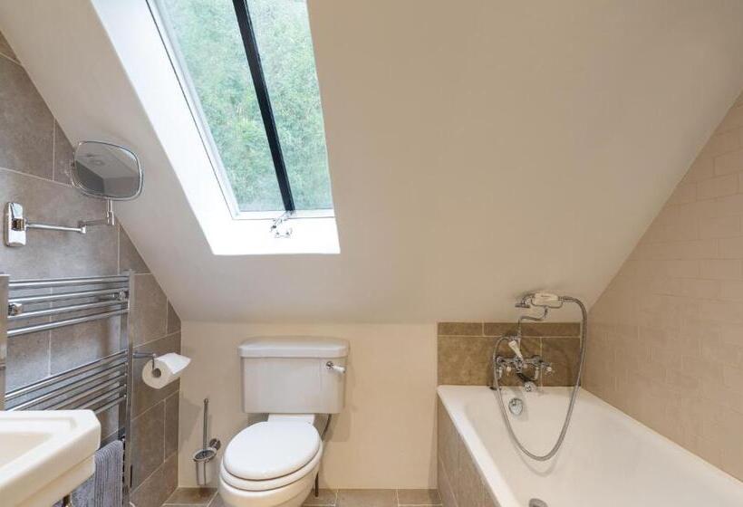 פונדק The Royal Oak Tetbury