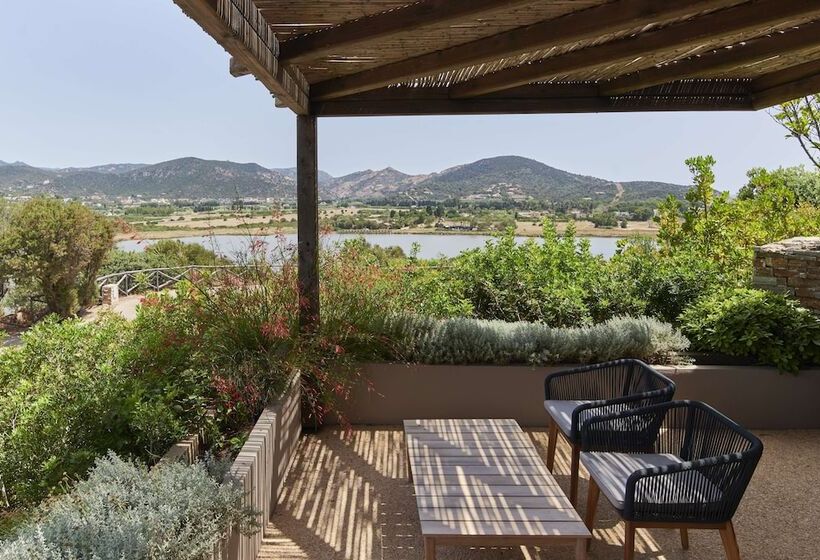 בית מלון כפרי Baia Di Chia Resort Sardinia, Curio Collection By Hilton