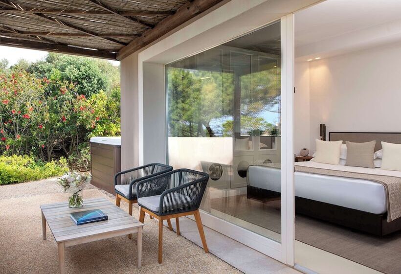 Отель Baia Di Chia Resort Sardinia, Curio Collection By Hilton