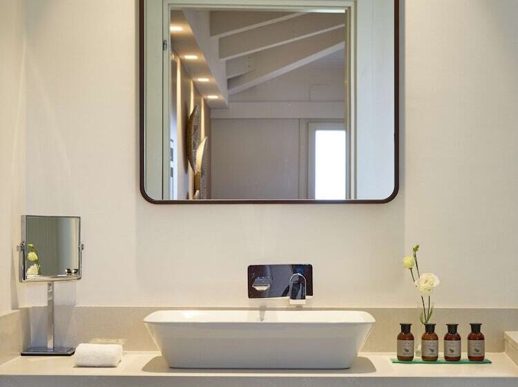 בית מלון כפרי Baia Di Chia Resort Sardinia, Curio Collection By Hilton