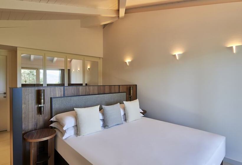 בית מלון כפרי Baia Di Chia Resort Sardinia, Curio Collection By Hilton