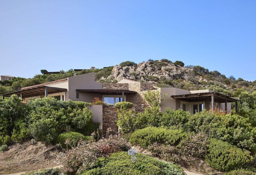 בית מלון כפרי Baia Di Chia Resort Sardinia, Curio Collection By Hilton