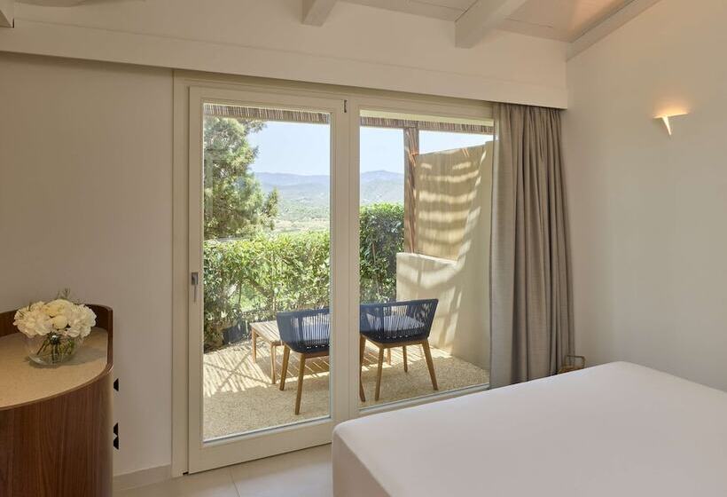 בית מלון כפרי Baia Di Chia Resort Sardinia, Curio Collection By Hilton