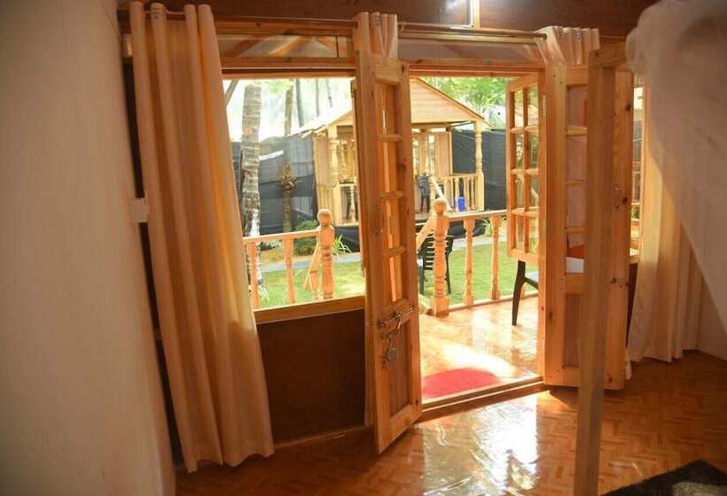 فندق Clara's Huts