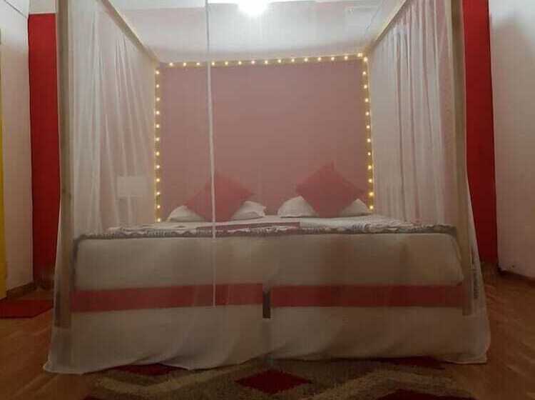 בית מלון כפרי Clara's Huts