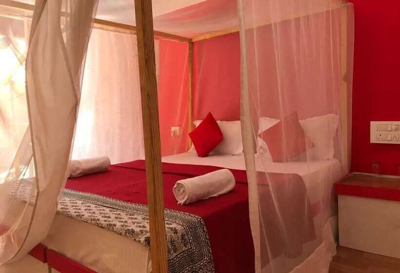 فندق Clara's Huts