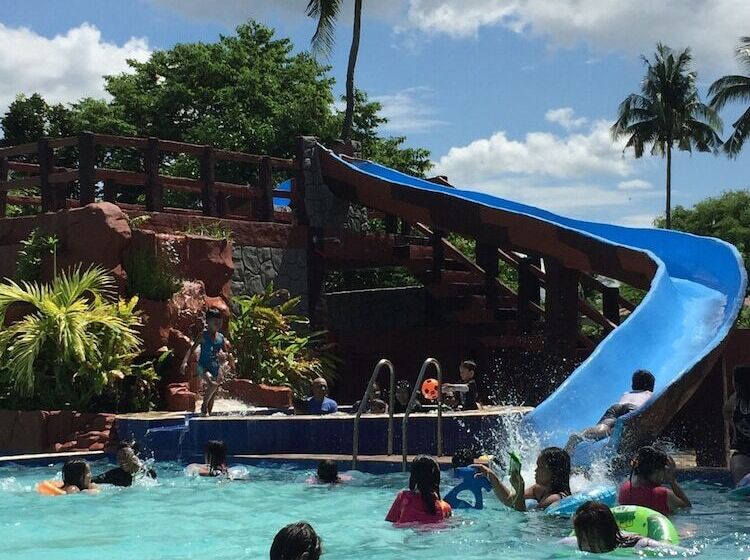 فندق Hana Natsu Resorts Beach &