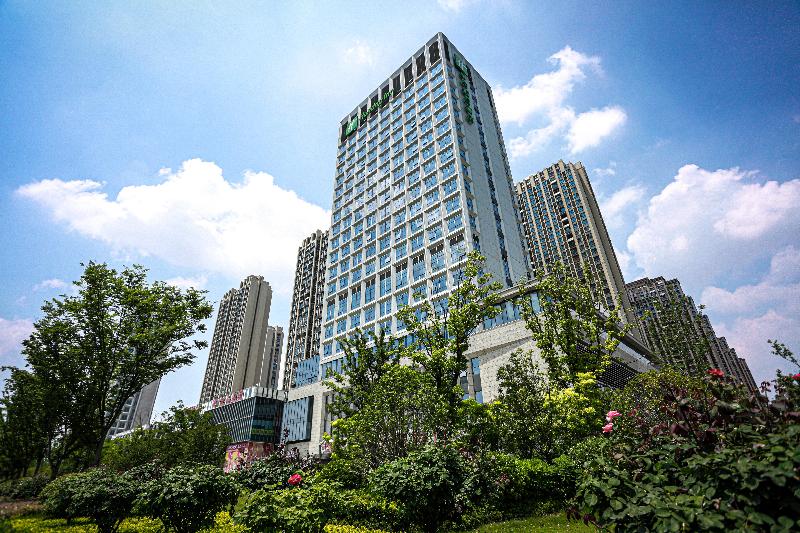 Отель Holiday Inn Fuyang By Ihg